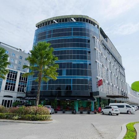 מדאן The Crew Hotel Kualanamu International Airport מראה חיצוני תמונה
