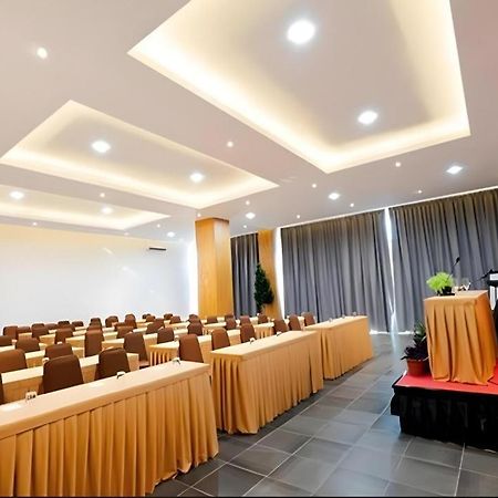 מדאן The Crew Hotel Kualanamu International Airport מראה חיצוני תמונה