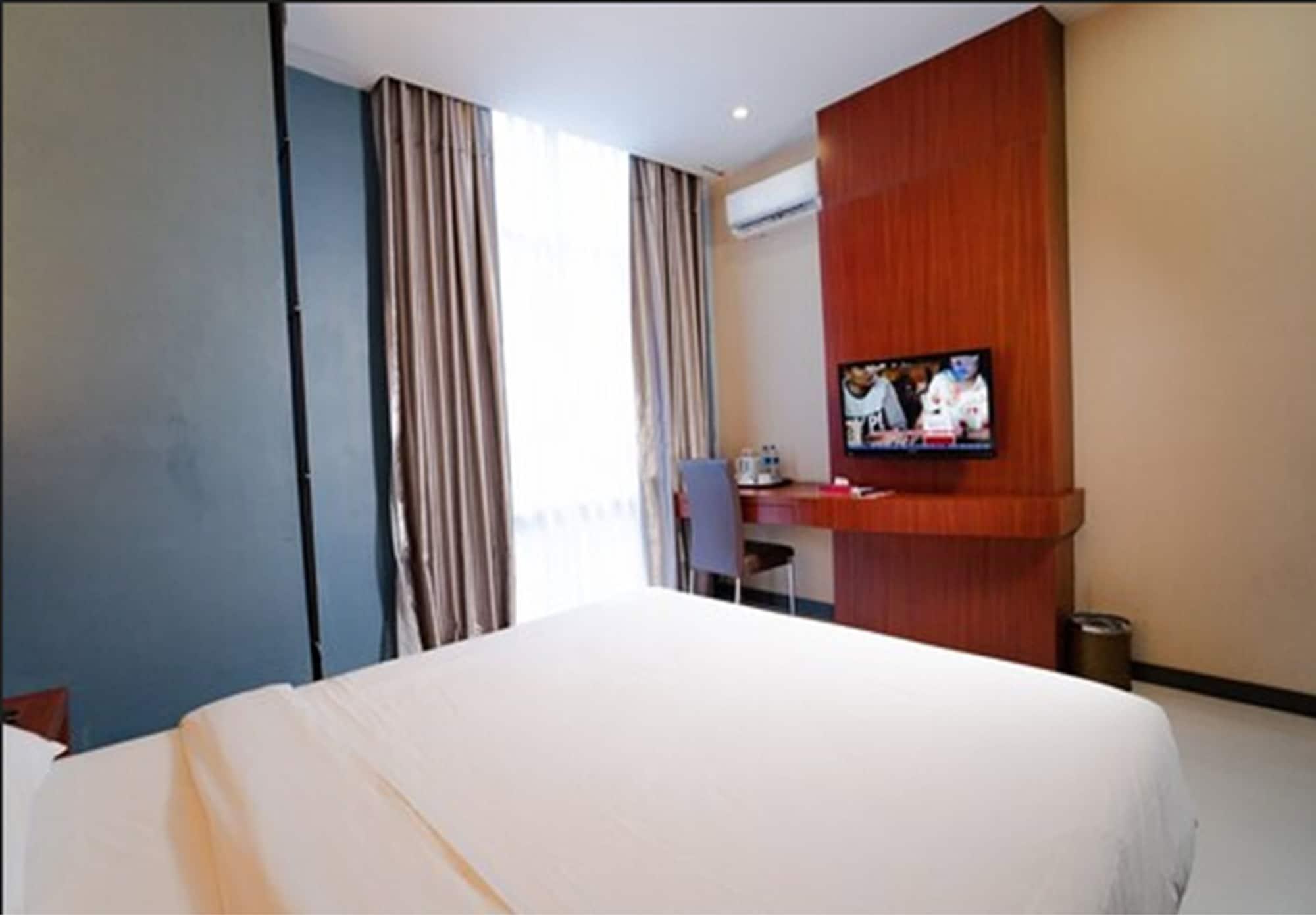 מדאן The Crew Hotel Kualanamu International Airport מראה חיצוני תמונה