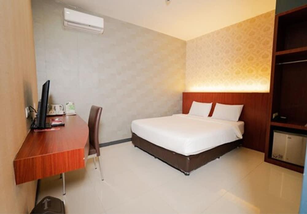 מדאן The Crew Hotel Kualanamu International Airport מראה חיצוני תמונה