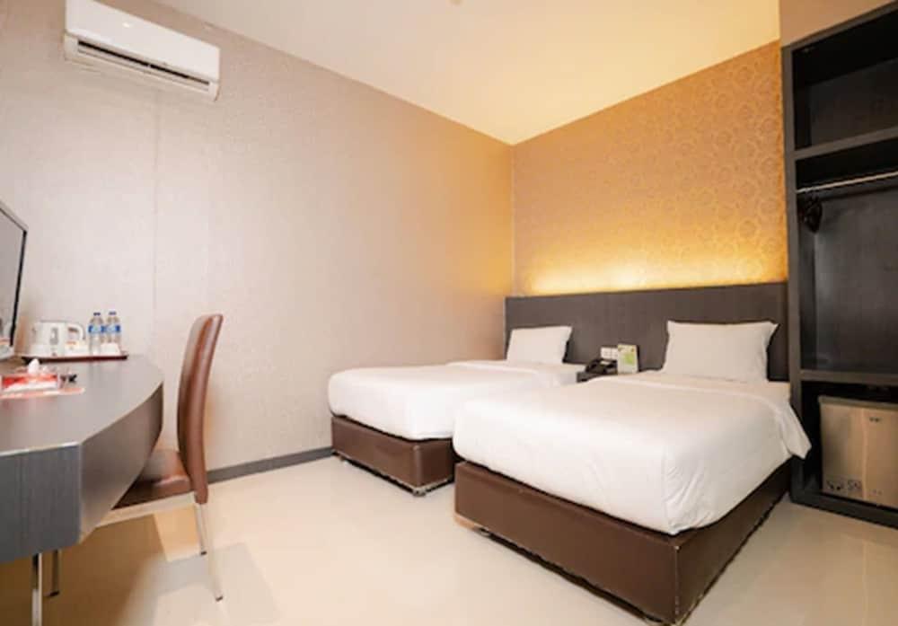מדאן The Crew Hotel Kualanamu International Airport מראה חיצוני תמונה