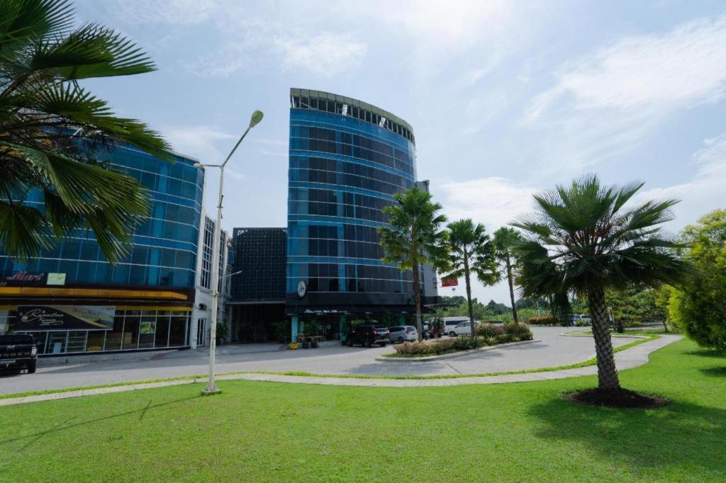 מדאן The Crew Hotel Kualanamu International Airport מראה חיצוני תמונה