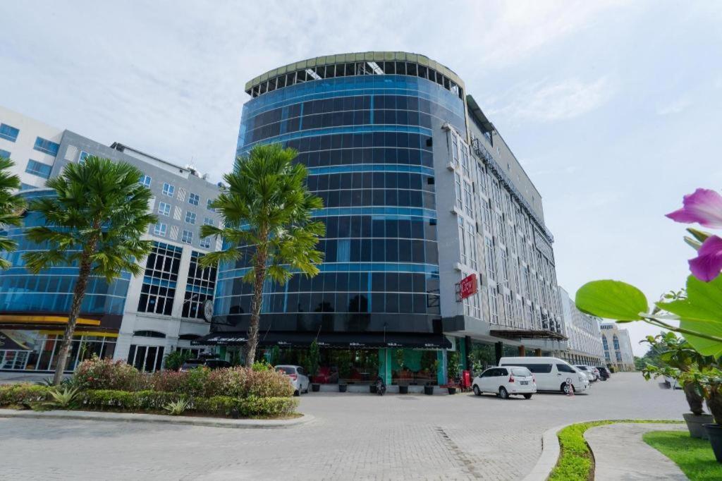 מדאן The Crew Hotel Kualanamu International Airport מראה חיצוני תמונה