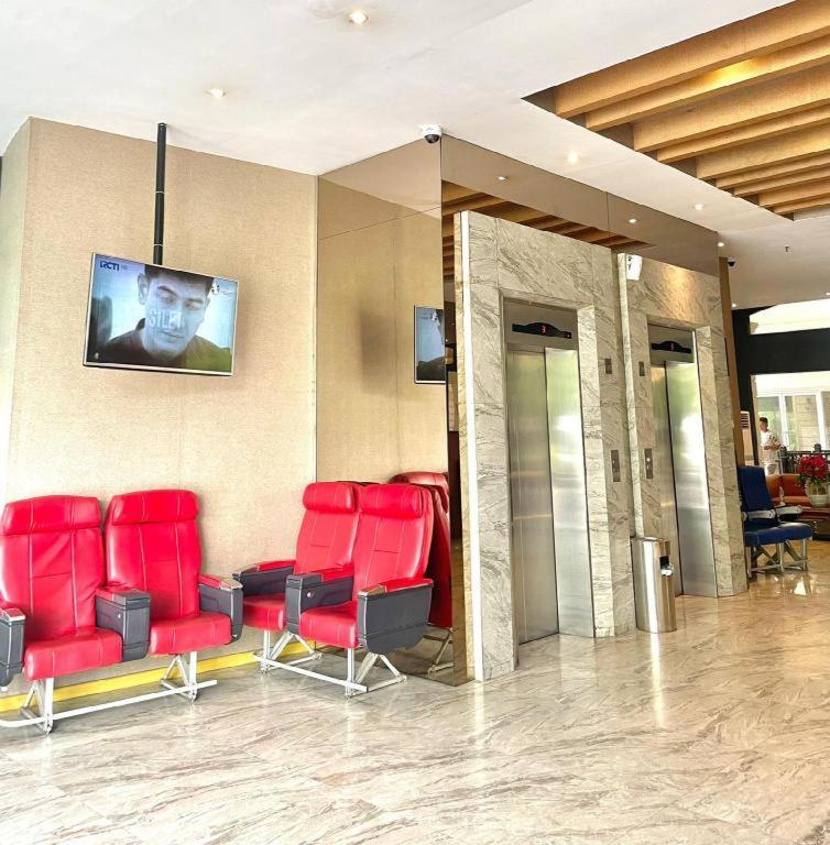 מדאן The Crew Hotel Kualanamu International Airport מראה חיצוני תמונה