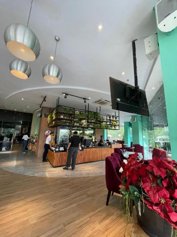 מדאן The Crew Hotel Kualanamu International Airport מראה חיצוני תמונה