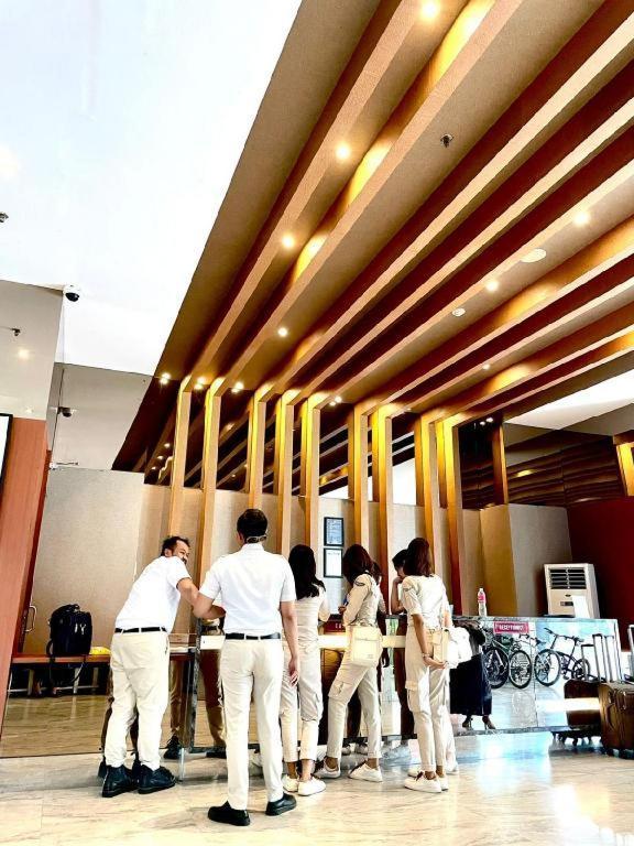 מדאן The Crew Hotel Kualanamu International Airport מראה חיצוני תמונה