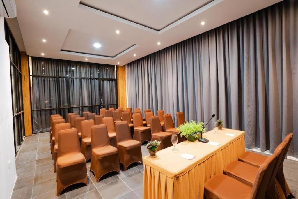 מדאן The Crew Hotel Kualanamu International Airport מראה חיצוני תמונה