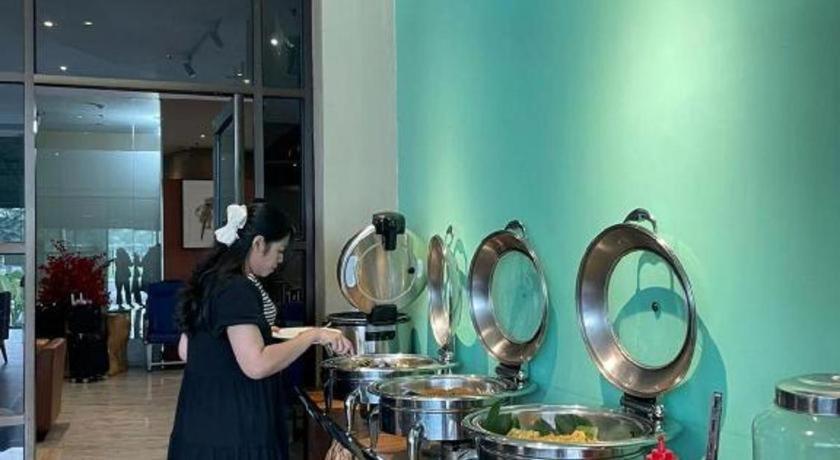 מדאן The Crew Hotel Kualanamu International Airport מראה חיצוני תמונה