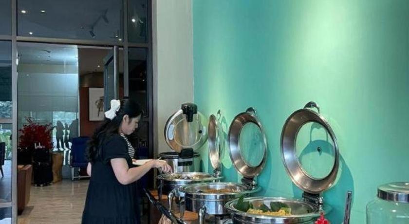 מדאן The Crew Hotel Kualanamu International Airport מראה חיצוני תמונה