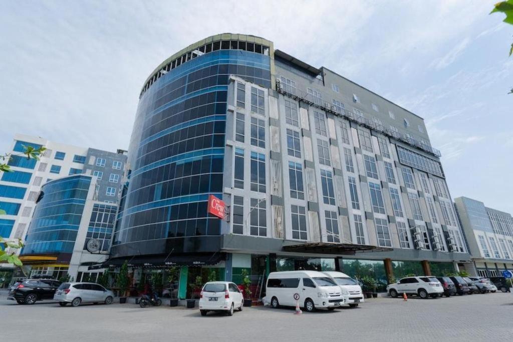 מדאן The Crew Hotel Kualanamu International Airport מראה חיצוני תמונה